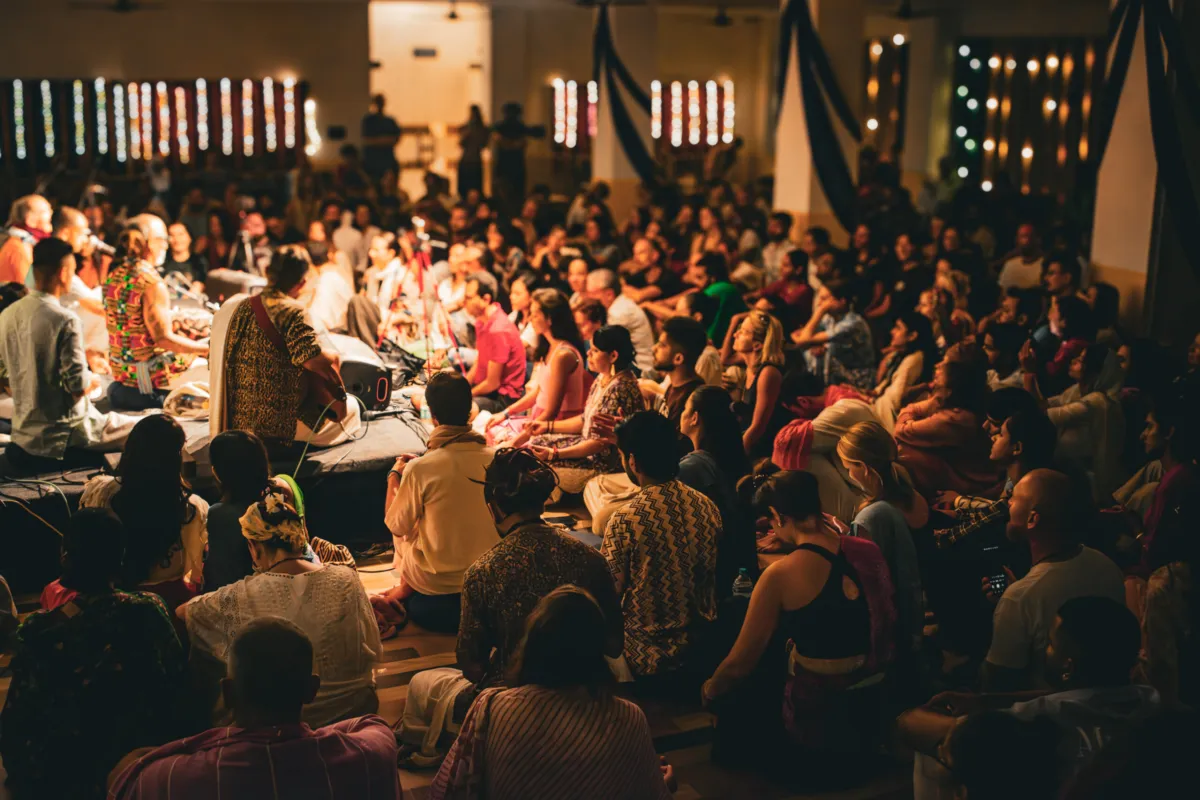 Seekers gathered in a warm hall for an evening of kirtan at the Mela