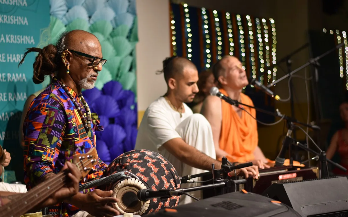 Call-and-response kirtan with harmonium and drum on a Wednesday evening