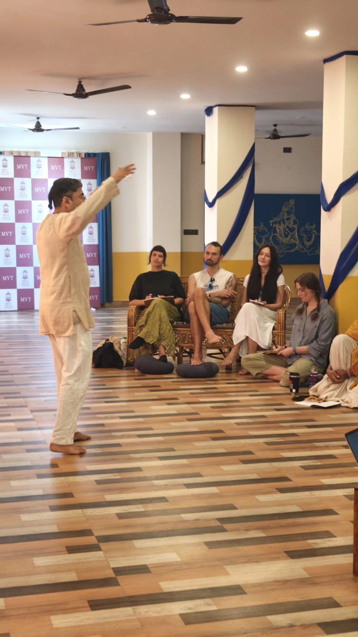 A daily wisdom class in progress at the ashram